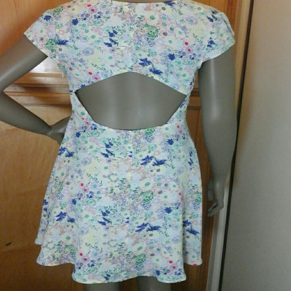 Dress - Picture 7 of 8